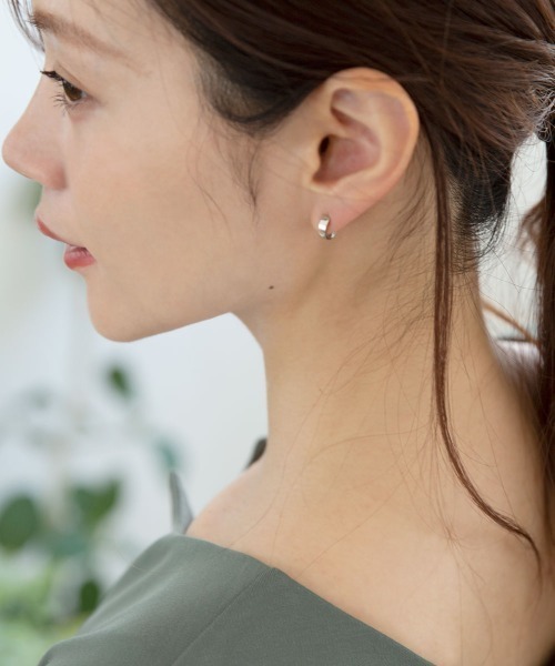 送料・関税込み ★MISSOMA★ ミニ ヘリカル フープ イヤリング 送料・関税込み ☆MISSOMA☆ ミニ ヘリカル フープ イヤリング