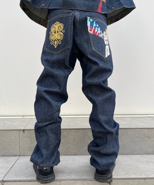 ジーンズ A'GEM/9 × .kom「Liberation LAB/リべレーションラブ」デザインデニムパンツ メンズの画像