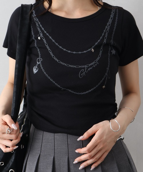 SpRay（スプレイ） tシャツ スタッズネックレスプリント Tシャツ
