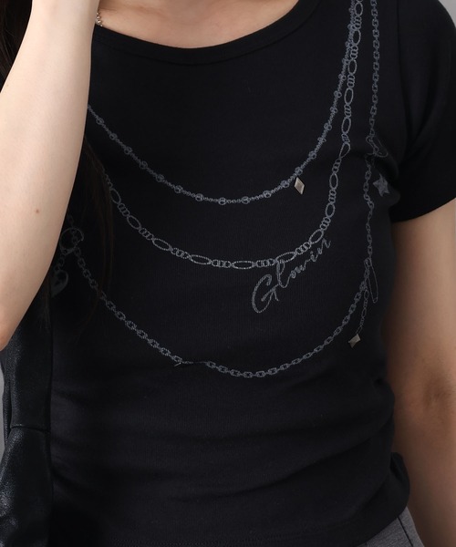 SpRay（スプレイ） tシャツ スタッズネックレスプリント Tシャツ