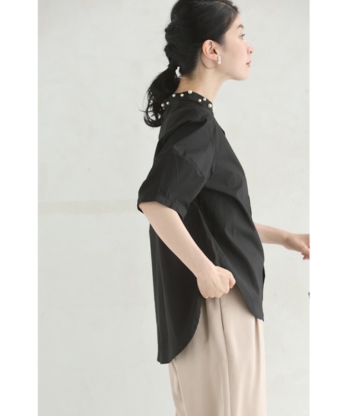 新作7月13日 首周り囲むパールネックシャツトップス cawaii fzp00240od S~L対応 半袖 ぽわん袖 スタンドカラー 装飾 ブラック ホワイト オシャレ 個性的 大人可愛い エレガント 上品 春服 春物 夏服 夏物 綿100％ レディース ファッション ミセス 30代 40代 50代 cawaii ブラウス シャツ 首周り囲むパールネックシャツトップス