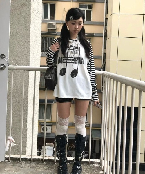 Lis ardent tシャツ ボーダー袖グラフィック薄手ロンT／オーバーサイズ