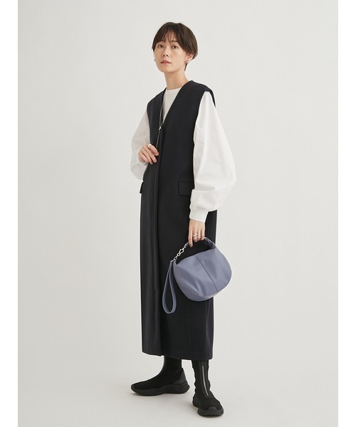 【emmi atelier】ムーン型ボディーバック ブラック 完売 VERY掲載 emmi atelier ムーン型 ボディーバッグ 黒 - メルカリ