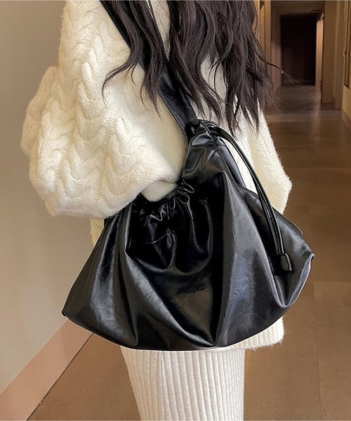 LA VORAGINE（ラ ヴォラジネ） ショルダーバッグ バッグ 大容量巾着