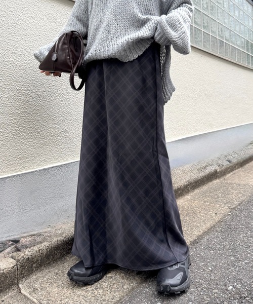 スカート 「−3kg見え／14色展開」スタイルアップサテンスカートの画像