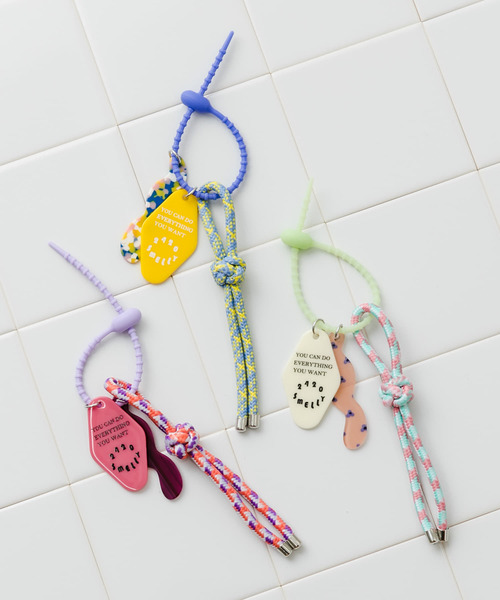 SMELLY（スメリー） キーホルダー カラフルチャームシリコンキー