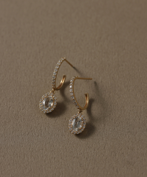 Lilas ピアス ホワイトトパーズメレダイヤC型ピアス K10(両耳