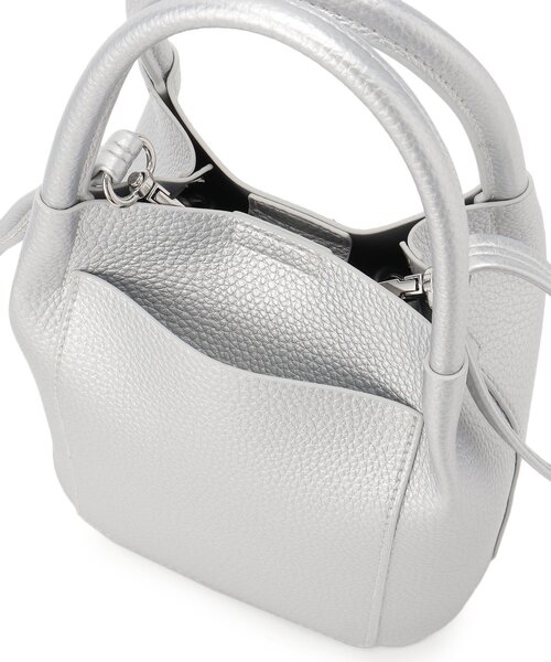 スタッズ付きシルバーハンドバッグ Amazon | [ローズバッド] スタッズ付きショルダーバッグ シルバー