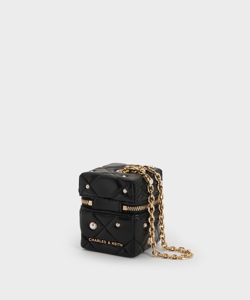 ✨未使用✨バーバリー アクセサリーポーチ キルティング ロゴ金具 ポシェット 黒 CHARLES ＆ KEITH（チャールズ&キース） ポーチ Janie マイクロ