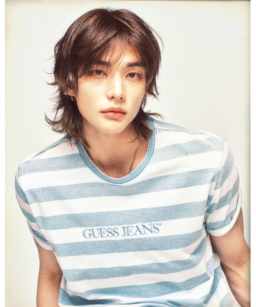 tシャツ 「Stray Kids / ストレイキッズ ヒョンジン 着用」GUESS JEANS