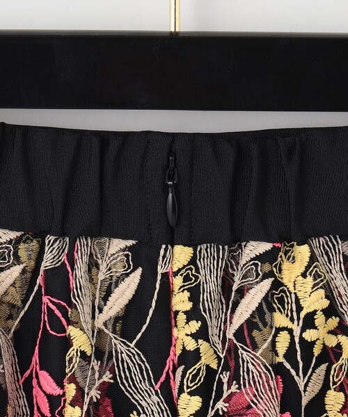 GRACE CONTINENTAL（グレースコンチネンタル） スカート リーフ刺繍