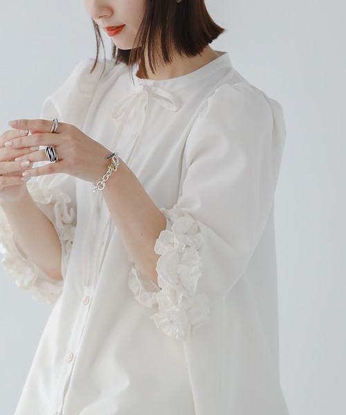 fitmore ボリュームフリルスリーブブラウス　ホワイト Fit more ブラウス シャツ ボリュームフリルスリーブブラウス
