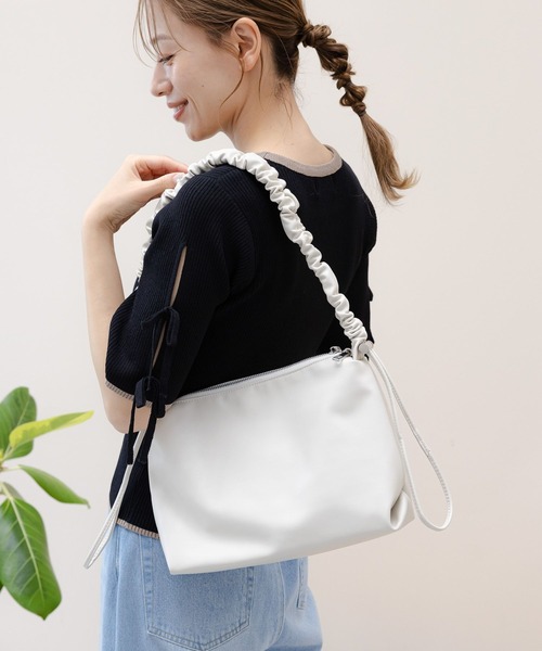 ショルダーバック　未使用 LAKOLE（ラコレ） ショルダーバッグ バッグ 2WAYギャザーショルダー