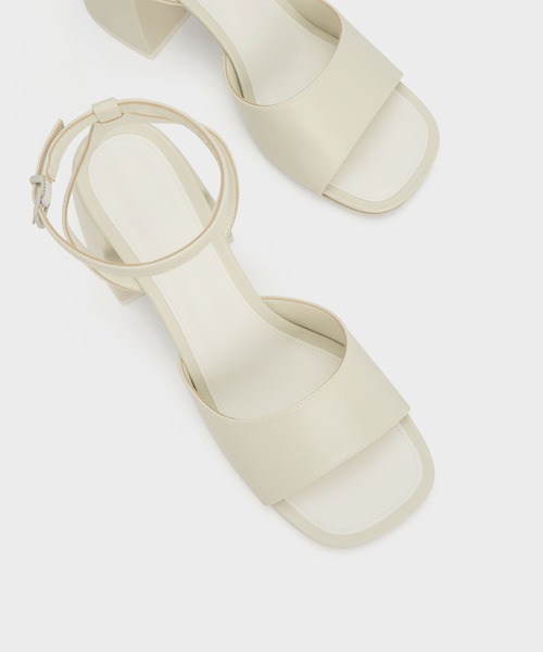 CHARLES ＆ KEITH サンダル ブロックヒール アンクルストラップ