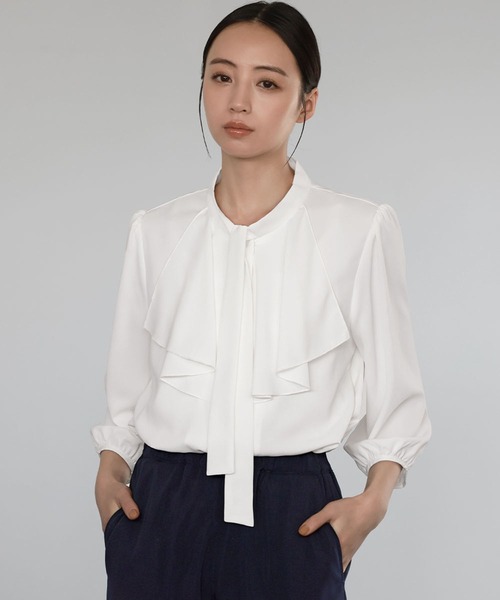 Flolia（フロリア） ブラウス シャツ ボウタイラッフルスタンドカラー