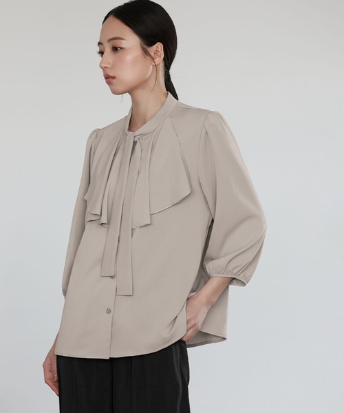 Flolia（フロリア） ブラウス シャツ ボウタイラッフルスタンドカラー