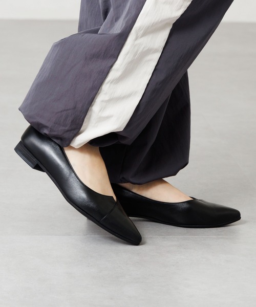 HIMIKO パンプス 「Made in Japan」アシンメトリーVカットフラット