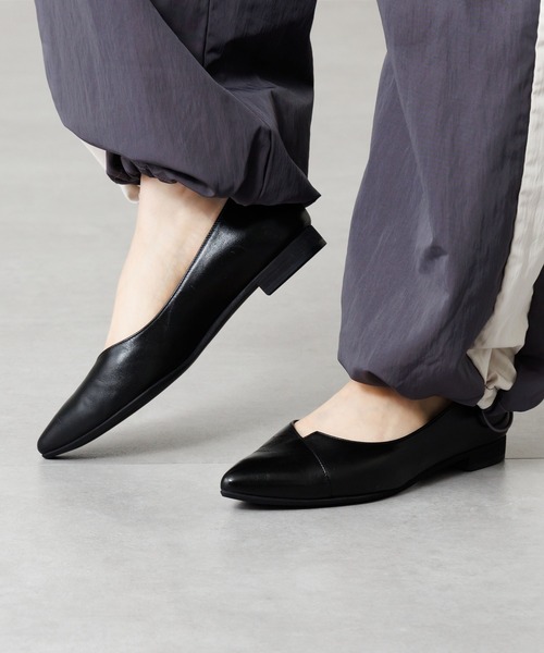 HIMIKO パンプス 「Made in Japan」アシンメトリーVカットフラット