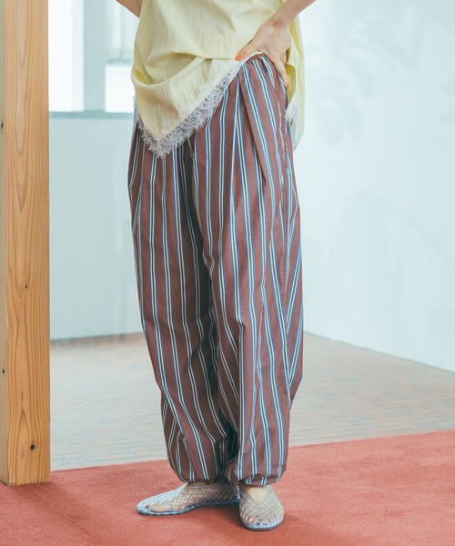 ワイドパンツ パンツ Gardenタックプリントパンツ レディースの画像