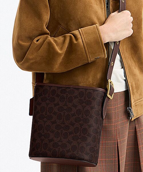 コーチ　シグネチャー柄バケットバッグ COACH（コーチ） ショルダーバッグ バッグ ブリーカーバケットバッグ21