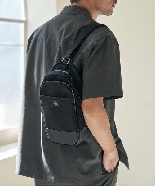 ikka（イッカ） ショルダーバッグ 切り替えキャンバスボディバッグ