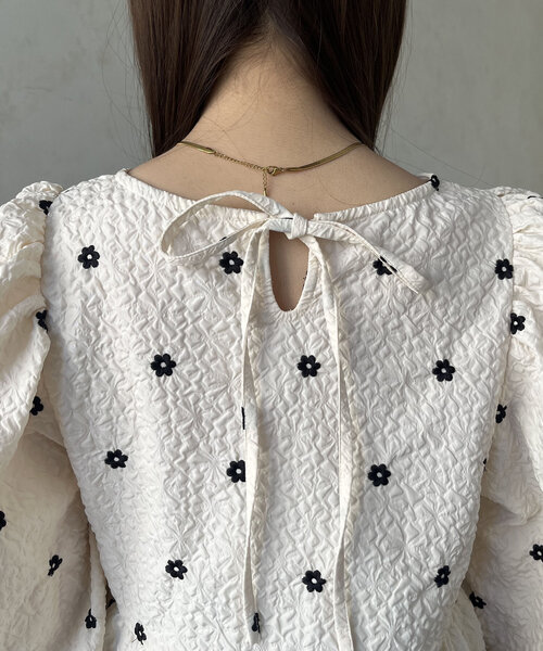 ブラウス シャツ ペプラムフラワーパフスリーブブラウス レディース MERAKI（ファッション） ブラウス シャツ フラワー襟