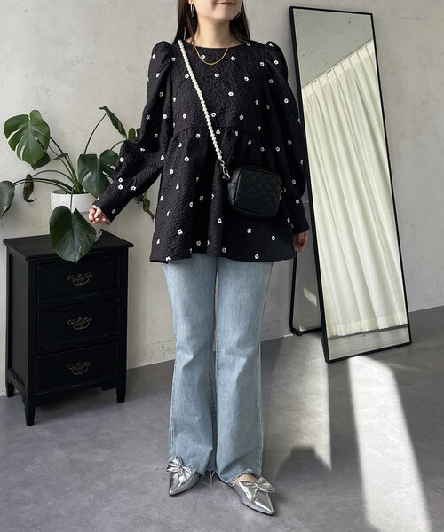 ブラウス シャツ 裾フラワーパフスリーブペプラムブラウス レディース MERAKI（ファッション） ブラウス シャツ フラワー襟