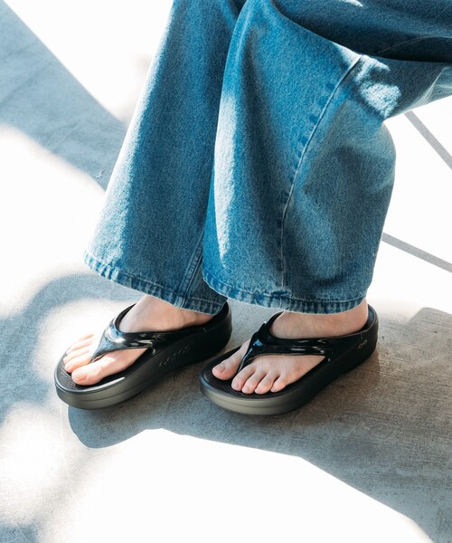 OOFOS Women's OOmega OOlala 厚底トングサンダル 9 OOFOS ウーフォス ウーメガ OOmega サンダル トングサンダル