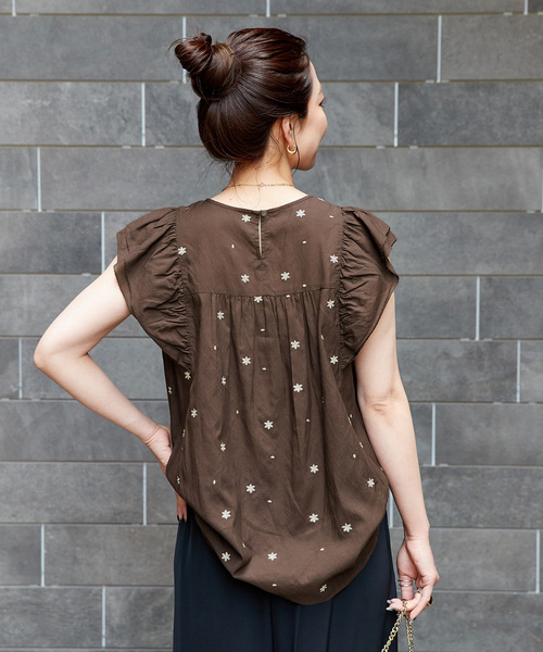 【新品未使用タグ付】完売品‼︎ フラワーブラウス／ブラウンアンドストリート ブラウンアンドストリート Brown&Street フラワーブラウス