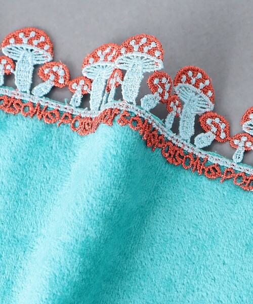 【新品未使用】近沢レース　ハンカチ　くり　万有引力　くま　毒きのこお刺繍入り 新品未使用】近沢レース ハンカチ くり 万有引力 くま 毒きのこ