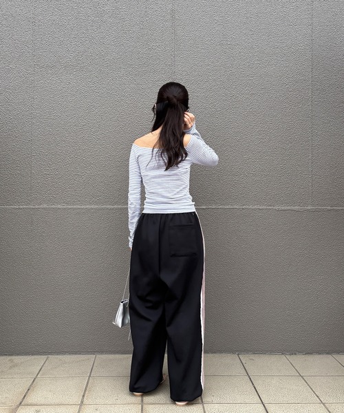 isook サイドライントラックパンツ新品 サイドライントラックパンツ(chiica select) / ワイドパンツ