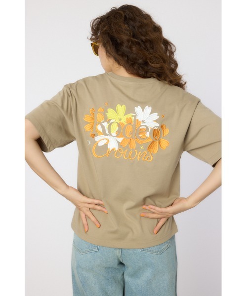 ウヨンミ アイボリー フラワー バックロゴ Tシャツ W251TS06761I RODEO CROWNS WIDE BOWL tシャツ Flower Logo Embroidery T