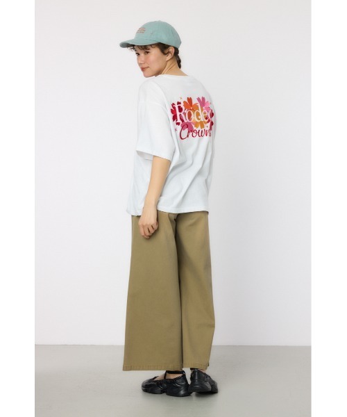 ウヨンミ アイボリー フラワー バックロゴ Tシャツ W251TS06761I RODEO CROWNS WIDE BOWL tシャツ Flower Logo Embroidery T