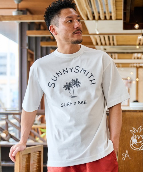 Sunny Smith tシャツ 「SUNNY SMITH」ヤシの木アーチロゴプリントT