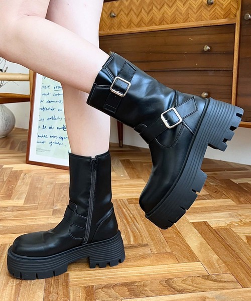 moment+ ブーツ ダブルベルトバイカーブーツ レディース : ZOZOTOWN