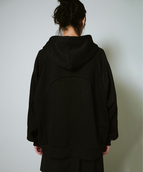 ラメ入り黒フード付きパーカー MOCOA'S（モコアズ）の「ビッグシルエットラメフードパーカー