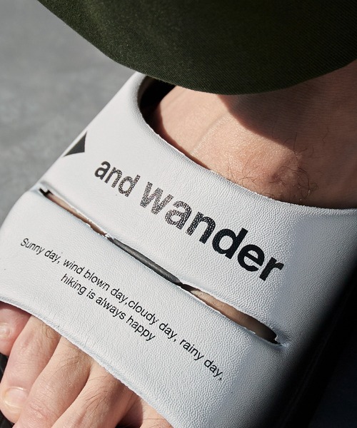 and wander（アンドワンダー） ウーフォス oofos スポーツサンダル