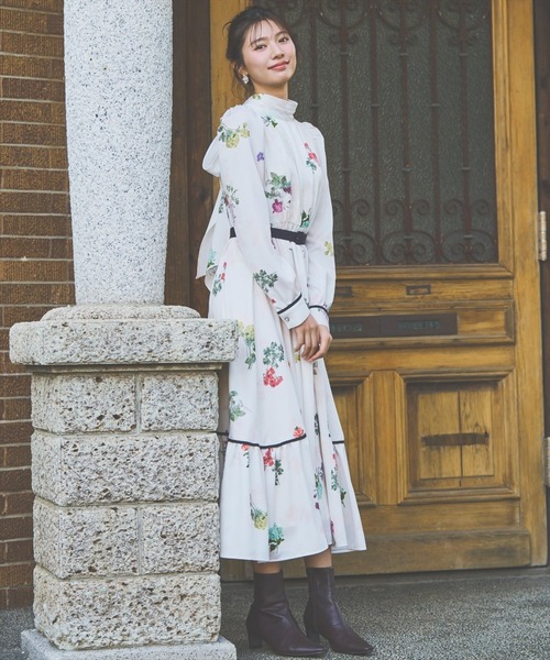 「AND COUTURE」 長袖ワンピース FREE ホワイト系その他 レディースの画像