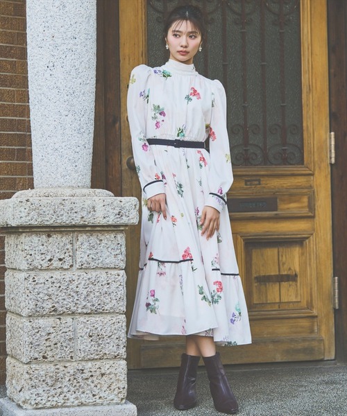 「AND COUTURE」 長袖ワンピース FREE ホワイト系その他 レディースの画像