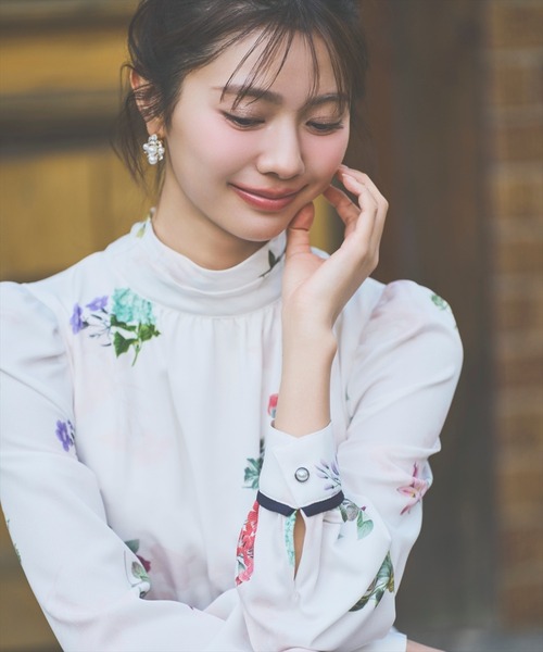 「AND COUTURE」 長袖ワンピース FREE ホワイト系その他 レディースの画像