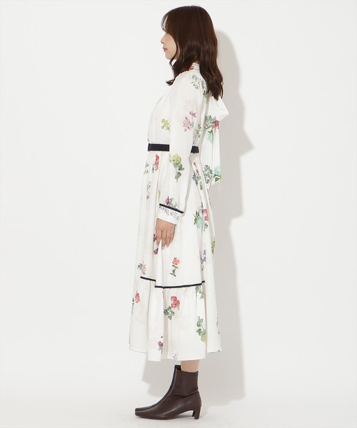 「AND COUTURE」 長袖ワンピース FREE ホワイト系その他 レディースの画像
