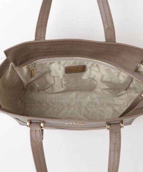あめ美品　FURLA トートバッグ　ベージュ FURLA（フルラ） ワンポイントトートバッグ - ベージュ レディース