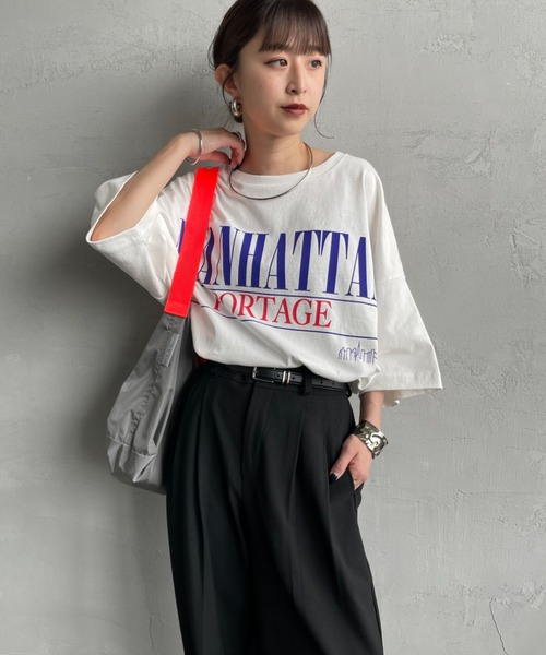 tシャツ 「MANHATTAN PORTAGE/マンハッタンポーテージ」 別注 ショート丈 ロゴプリントTシャツ「追加」 レディースの画像