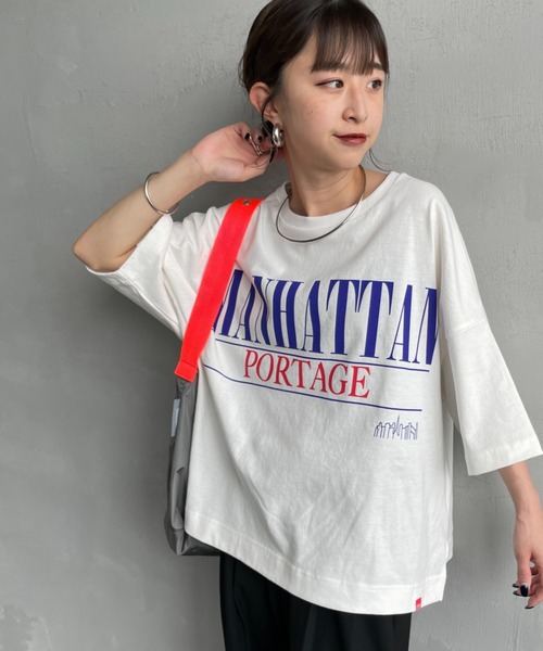 tシャツ 「MANHATTAN PORTAGE/マンハッタンポーテージ」 別注 ショート丈 ロゴプリントTシャツ「追加」 レディースの画像