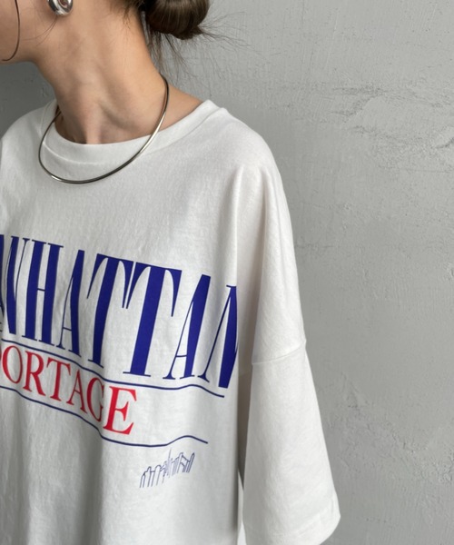 tシャツ 「MANHATTAN PORTAGE/マンハッタンポーテージ」 別注 ショート丈 ロゴプリントTシャツ「追加」 レディースの画像