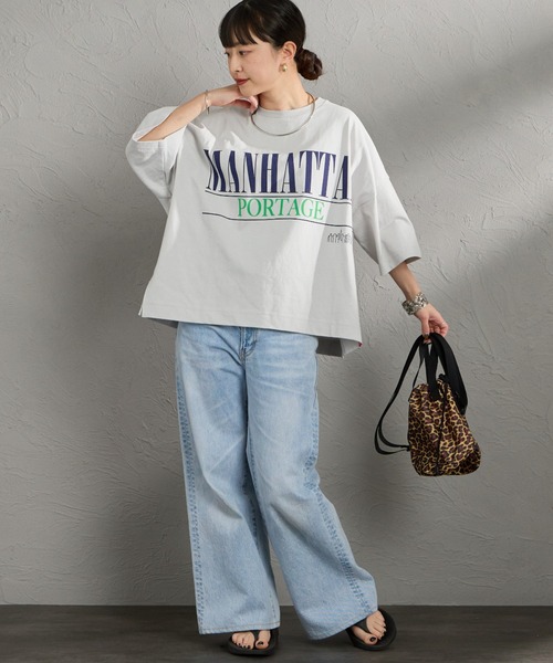 tシャツ 「MANHATTAN PORTAGE/マンハッタンポーテージ」 別注 ショート丈 ロゴプリントTシャツ「追加」 レディースの画像