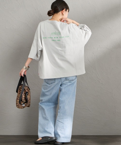 tシャツ 「MANHATTAN PORTAGE/マンハッタンポーテージ」 別注 ショート丈 ロゴプリントTシャツ「追加」 レディースの画像