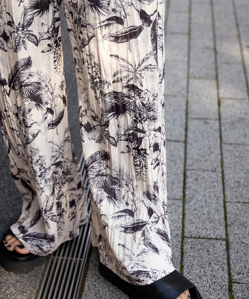 JOURNAL STANDARD｜リーフ柄プリーツパンツ | Rakuten Fashion