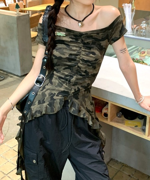 SHEENA tシャツ 迷彩柄裾フリルギャザートップス レディース