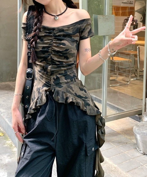 SHEENA（シーナ） tシャツ 迷彩柄裾フリルギャザートップス レディース